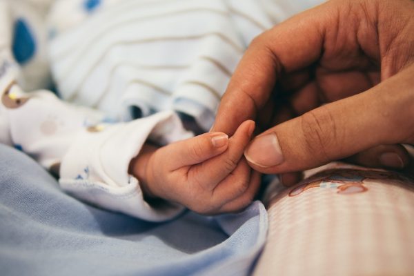 ¿Qué es la incompatibilidad Rh materno-fetal y por qué se produce?