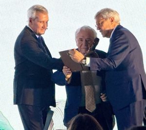 El Dr. Juan Vidal recibe el Reconocimiento Especial del Jurado en los Premios Latido 2026