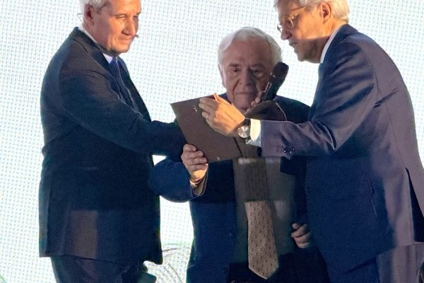 El Dr. Juan Vidal recibe el Reconocimiento Especial del Jurado en los Premios Latido 2026