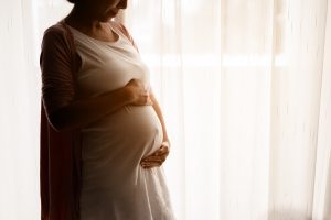¿Cuándo acudir al hospital en la fase final del embarazo? Tres señales a las que prestar atención